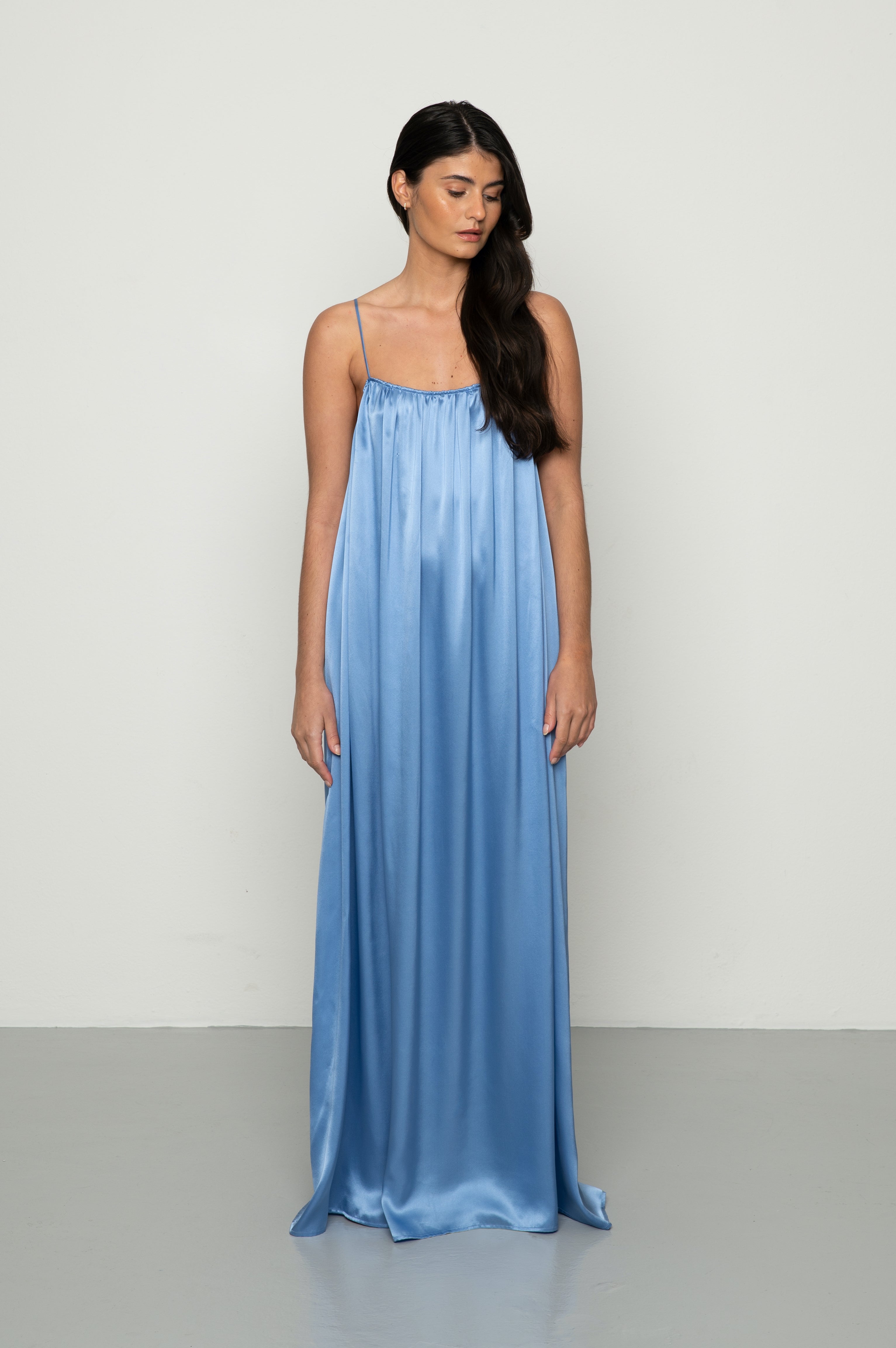 Mandibreeze resort wear blue 100% silk dress summer dress beachwear  blå silkes känning slipdress spaghettistrap sommarklänning