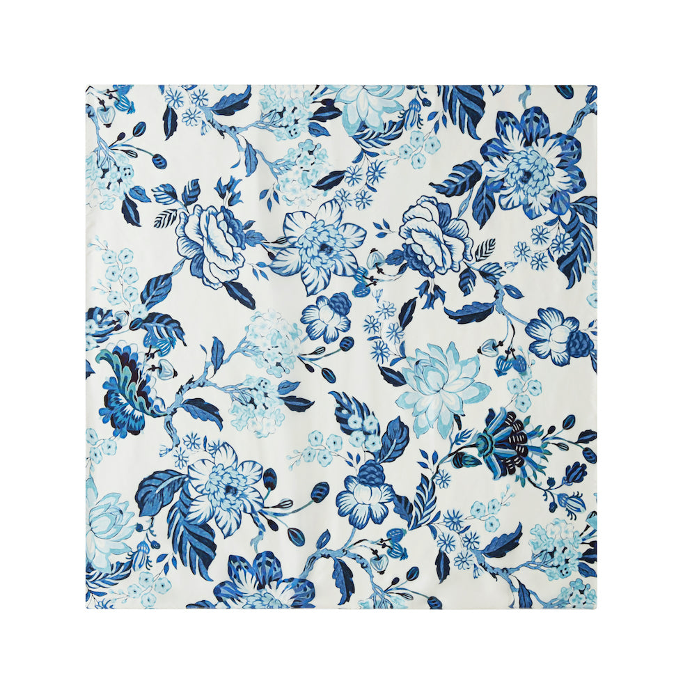 Mandibreeze resort wear blue and white scarf 100% silk silkes scarf blå vit flowers blommig 